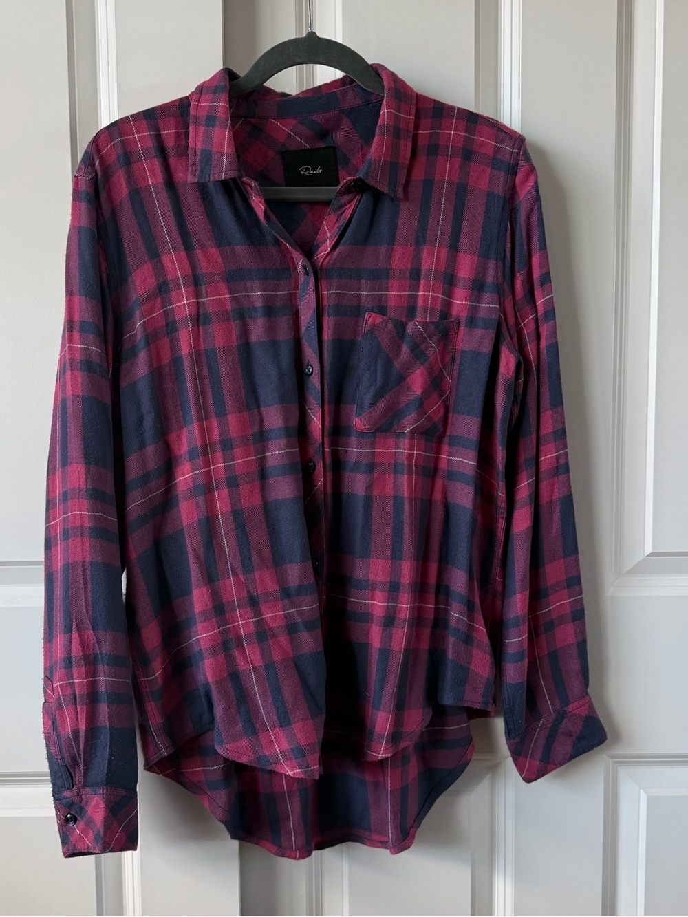 Rails Magenta & Navy Plaid Button Down Shirt Size M Flannel NWOT